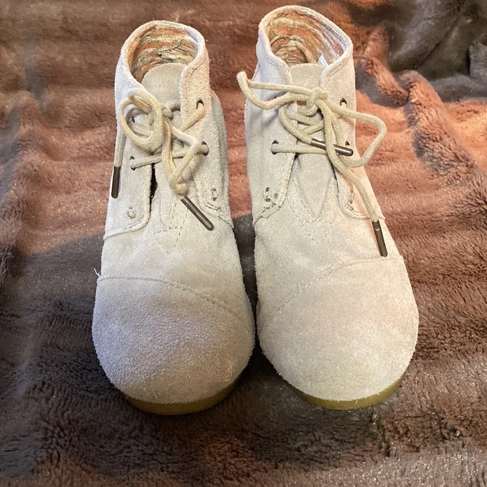TOMS Suede Wedge Bootie Sz 6.5